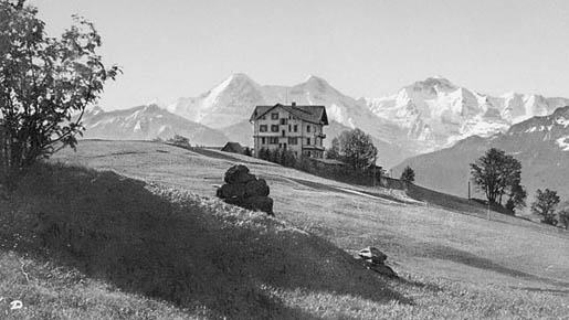 Hotel Amisbühl, nach dem Ausbau 1912, mit Eiger, Mönch und Jungfrau im Hintergrund